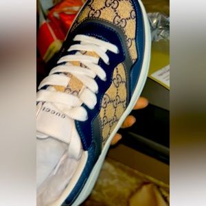 I am selling these brand new Gucci shoes never worn I can not fit them